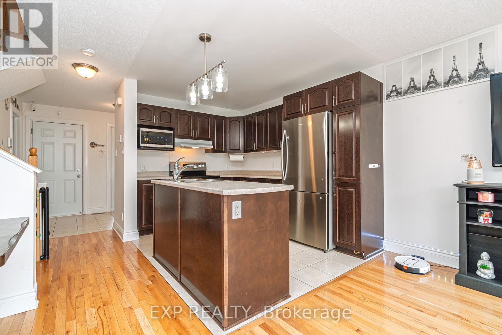 2353 Marble Crescent, Clarence-Rockland, Ontario  K4K 0H1 - Photo 3 - X12131984