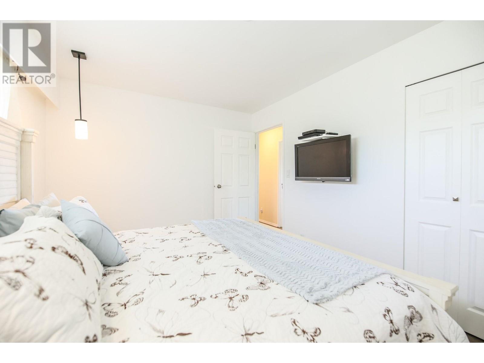 Property at 3 Dogwood Place image 1