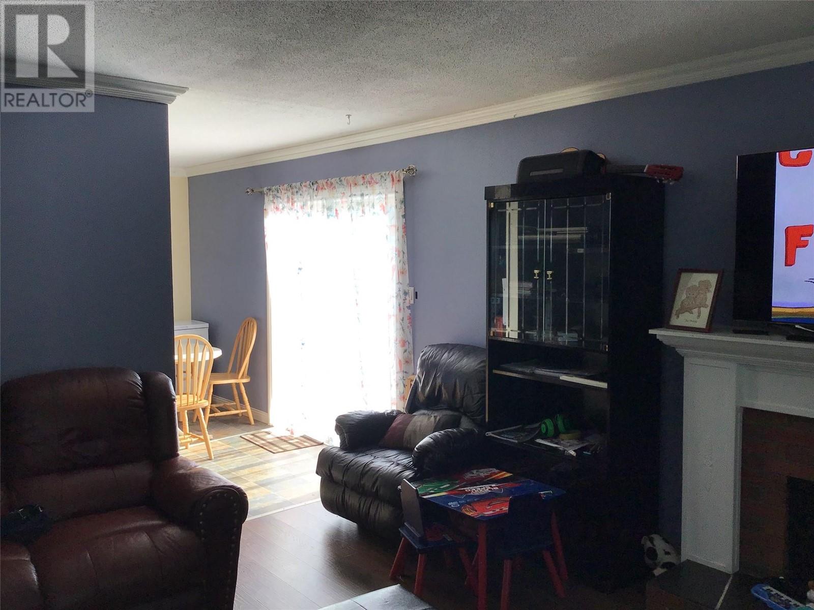 Property at 645 Courtenay Crescent image 3