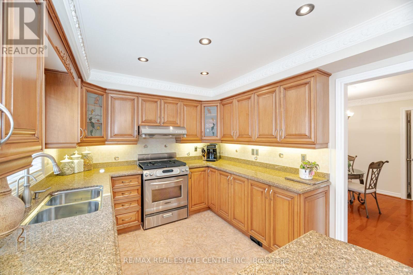 21 Falstaff Road, Brampton, Ontario  L6Y 5J4 - Photo 16 - W12131832