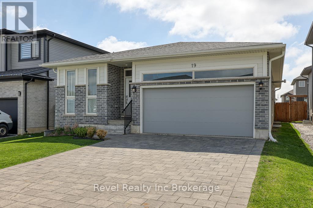 19 Sutherland Crescent, Ingersoll, Ontario  N5C 0E3 - Photo 3 - X12132000