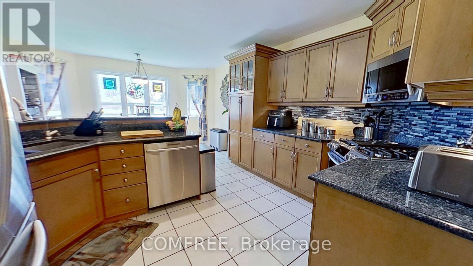 Photo 8 of 48 for 1839 Parkhurst Avenue