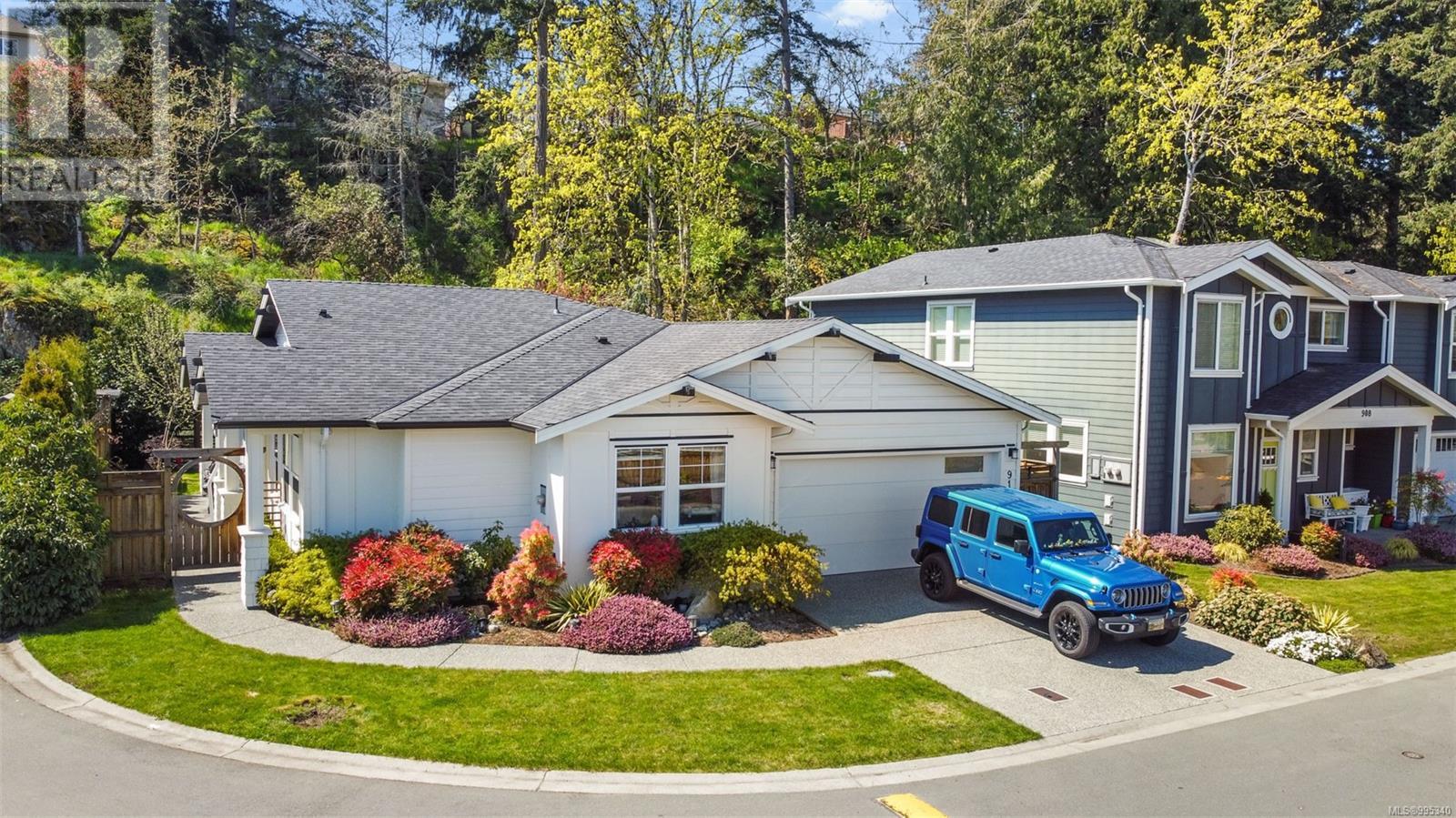 Property at 912 Randall Pl image 3