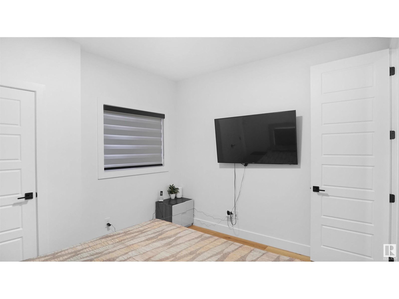 Property at 2928 1 AV SW image 4