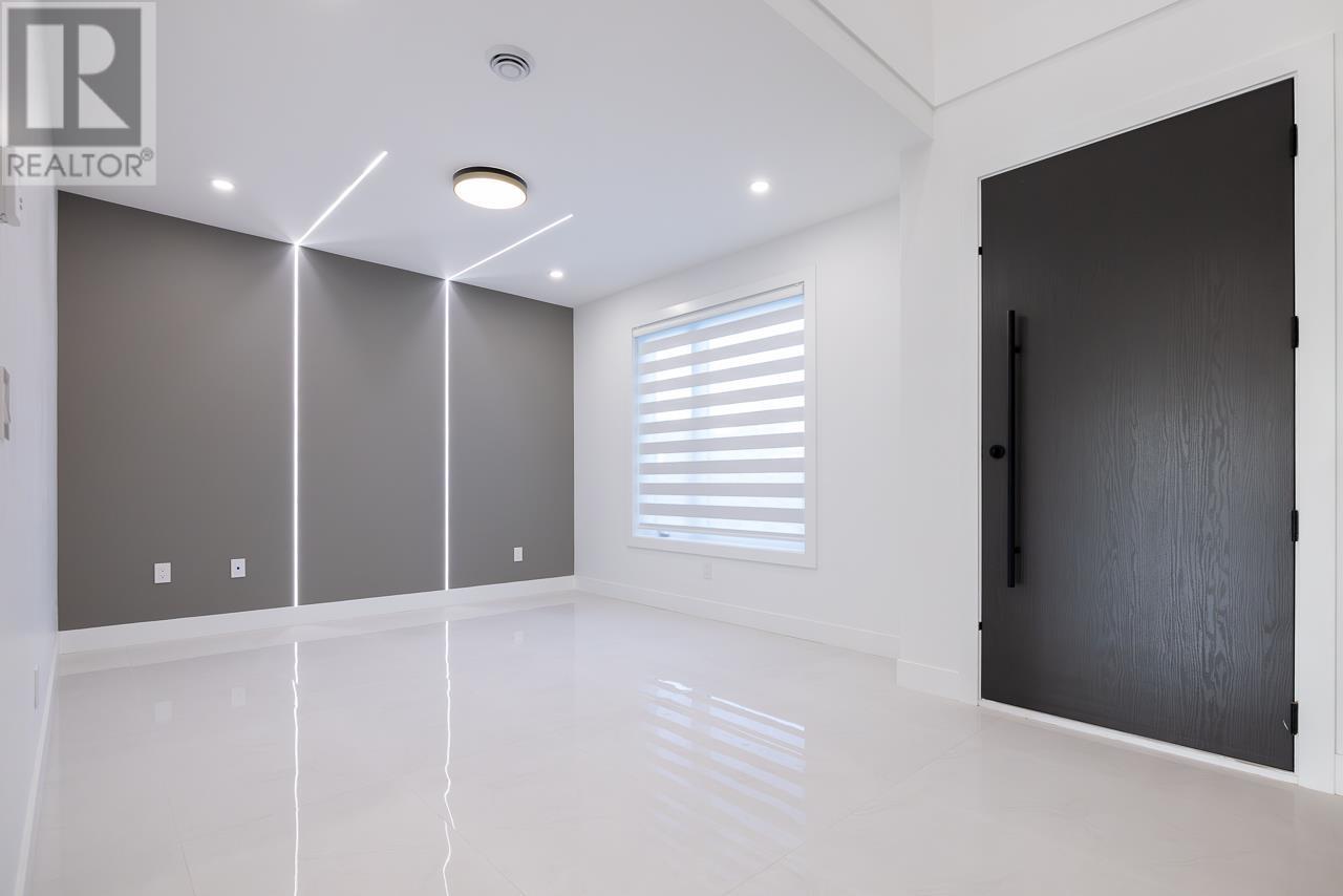 Listing Picture 11 of 38 : 7867 CANADA WAY, Burnaby / 本拿比 - 魯藝地產 Yvonne Lu Group - MLS Medallion Club Member