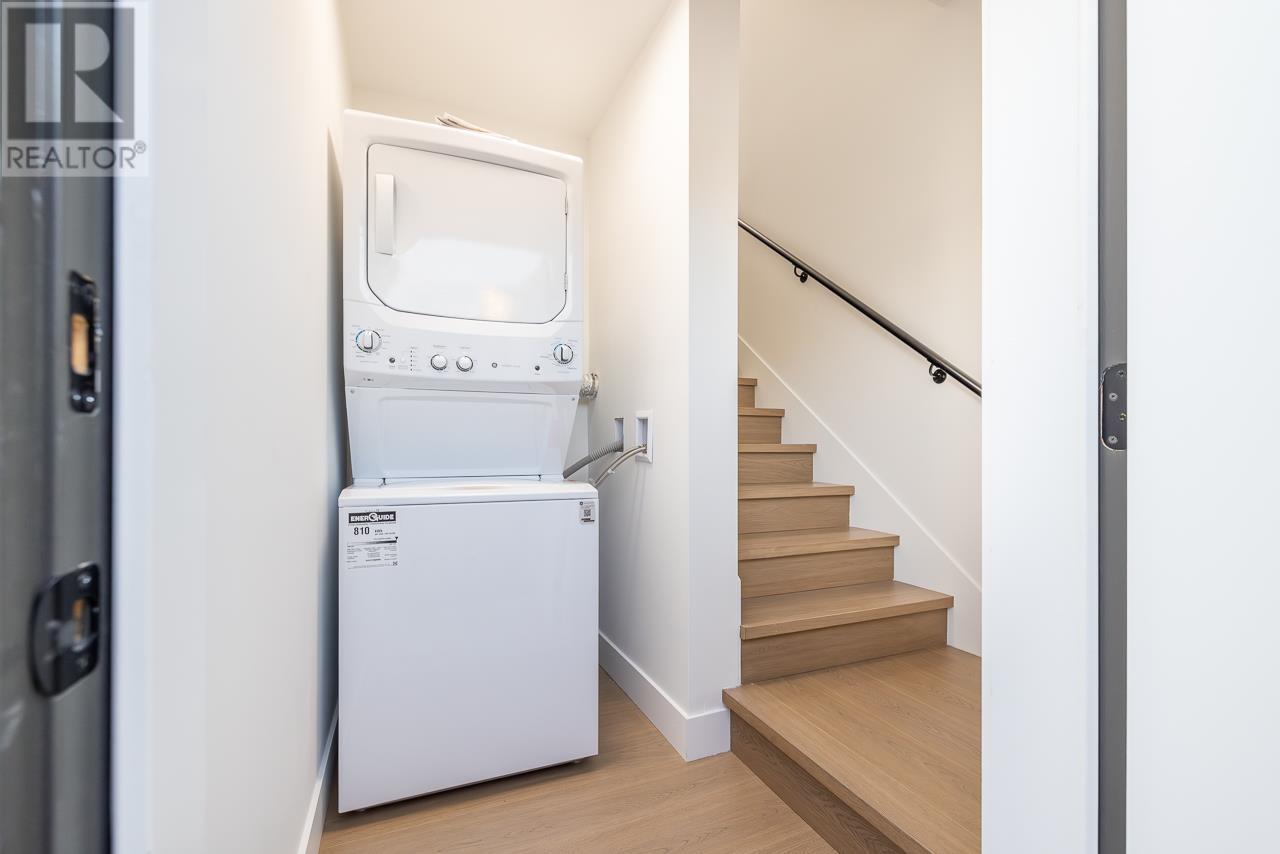 Listing Picture 36 of 38 : 7867 CANADA WAY, Burnaby / 本拿比 - 魯藝地產 Yvonne Lu Group - MLS Medallion Club Member