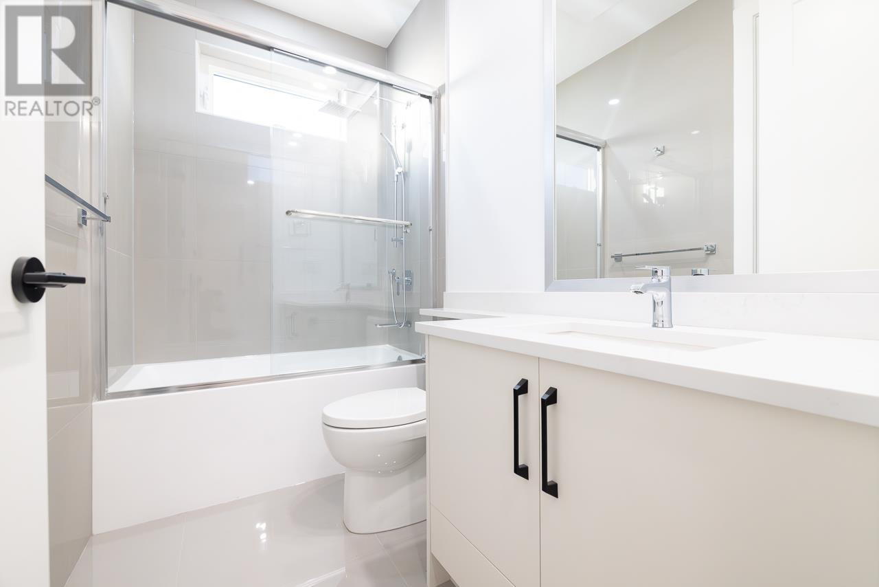 Listing Picture 32 of 38 : 7867 CANADA WAY, Burnaby / 本拿比 - 魯藝地產 Yvonne Lu Group - MLS Medallion Club Member