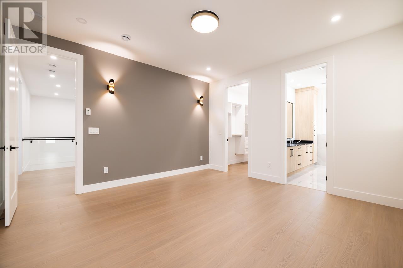 Listing Picture 30 of 38 : 7867 CANADA WAY, Burnaby / 本拿比 - 魯藝地產 Yvonne Lu Group - MLS Medallion Club Member