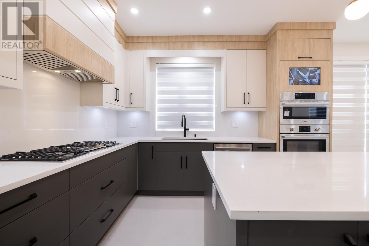 Listing Picture 18 of 38 : 7867 CANADA WAY, Burnaby / 本拿比 - 魯藝地產 Yvonne Lu Group - MLS Medallion Club Member
