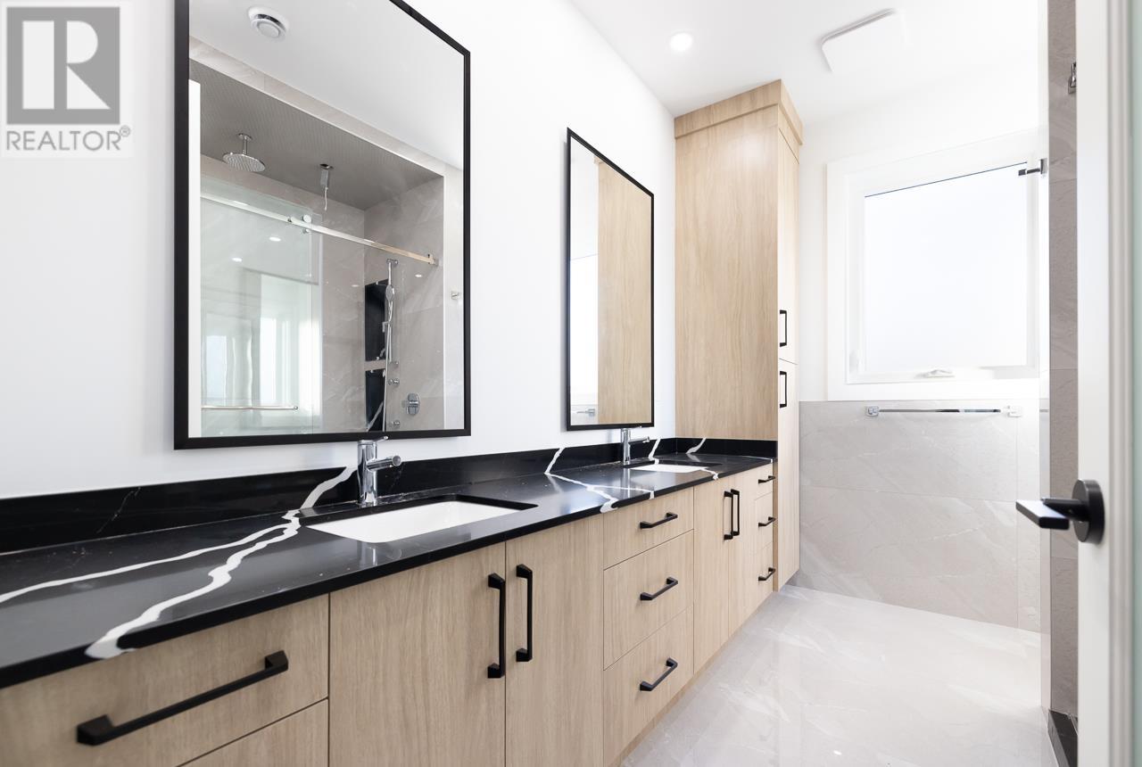 Listing Picture 31 of 38 : 7867 CANADA WAY, Burnaby / 本拿比 - 魯藝地產 Yvonne Lu Group - MLS Medallion Club Member