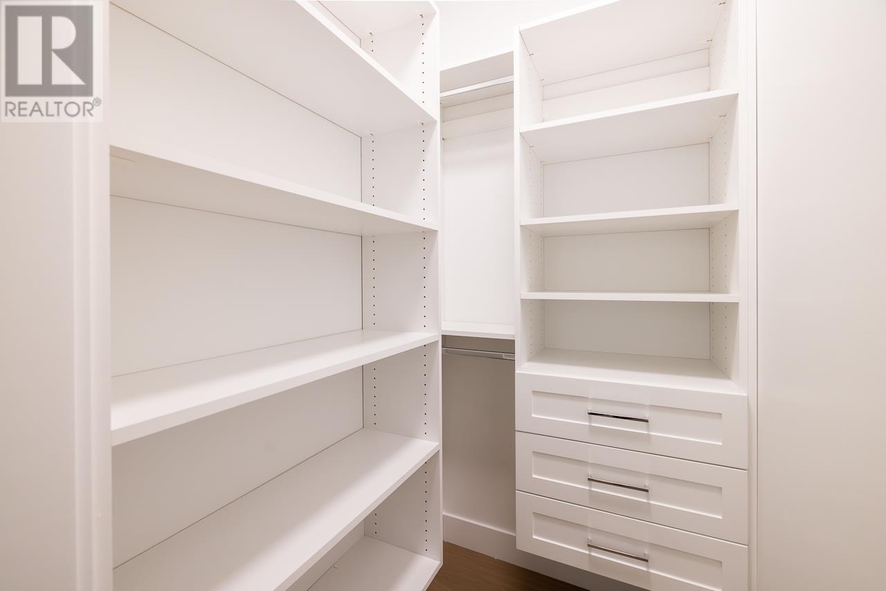 Listing Picture 26 of 38 : 7867 CANADA WAY, Burnaby / 本拿比 - 魯藝地產 Yvonne Lu Group - MLS Medallion Club Member