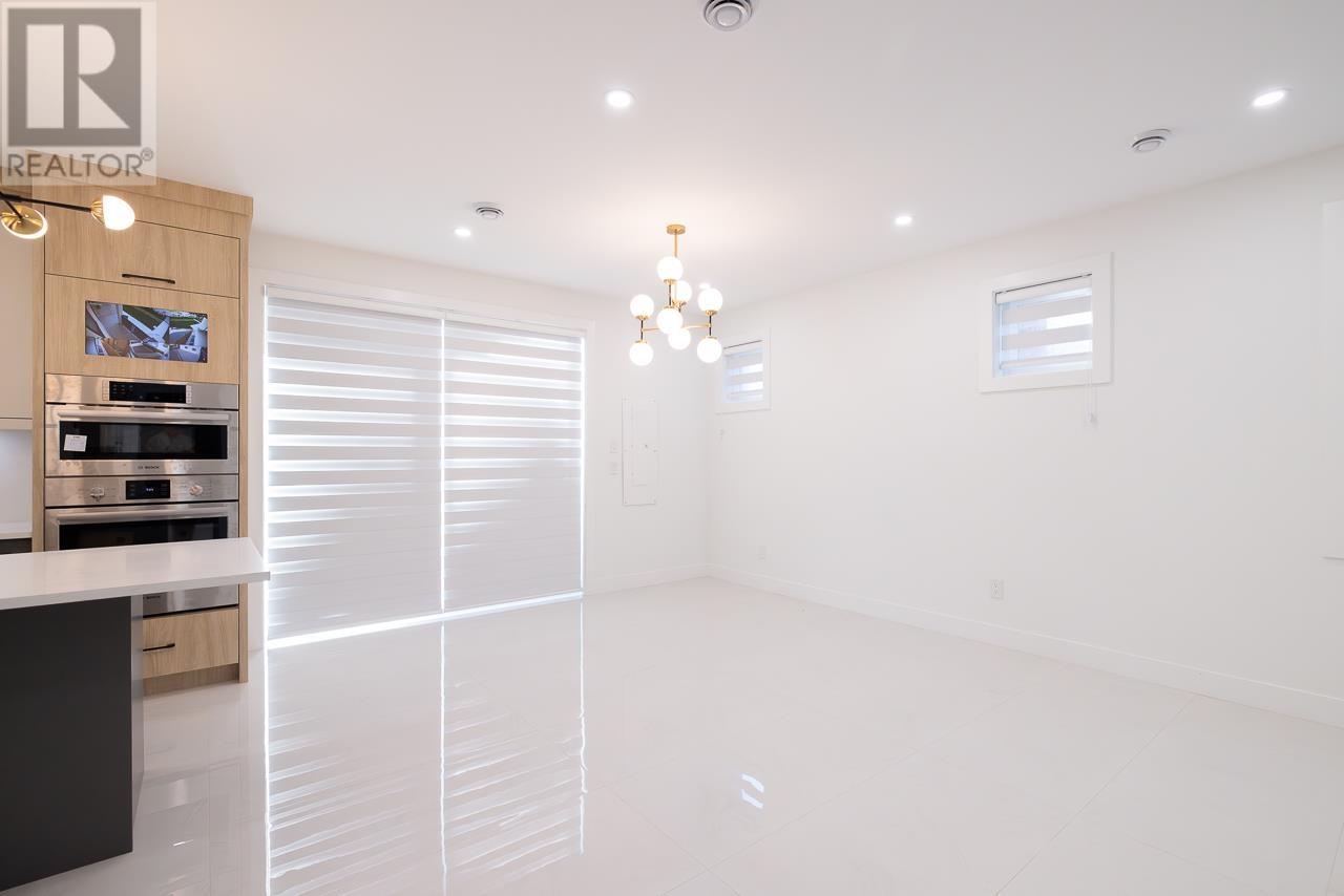 Listing Picture 13 of 38 : 7867 CANADA WAY, Burnaby / 本拿比 - 魯藝地產 Yvonne Lu Group - MLS Medallion Club Member