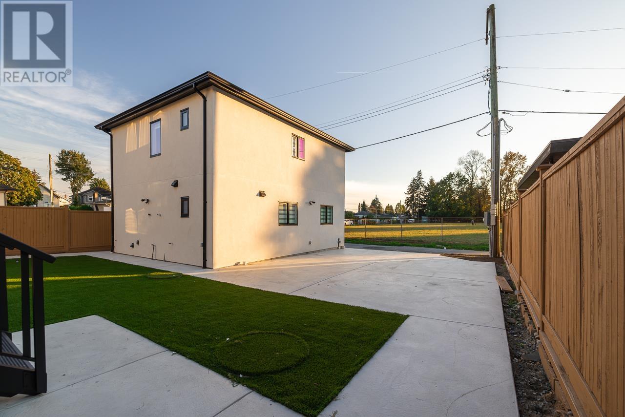 Listing Picture 9 of 38 : 7867 CANADA WAY, Burnaby / 本拿比 - 魯藝地產 Yvonne Lu Group - MLS Medallion Club Member