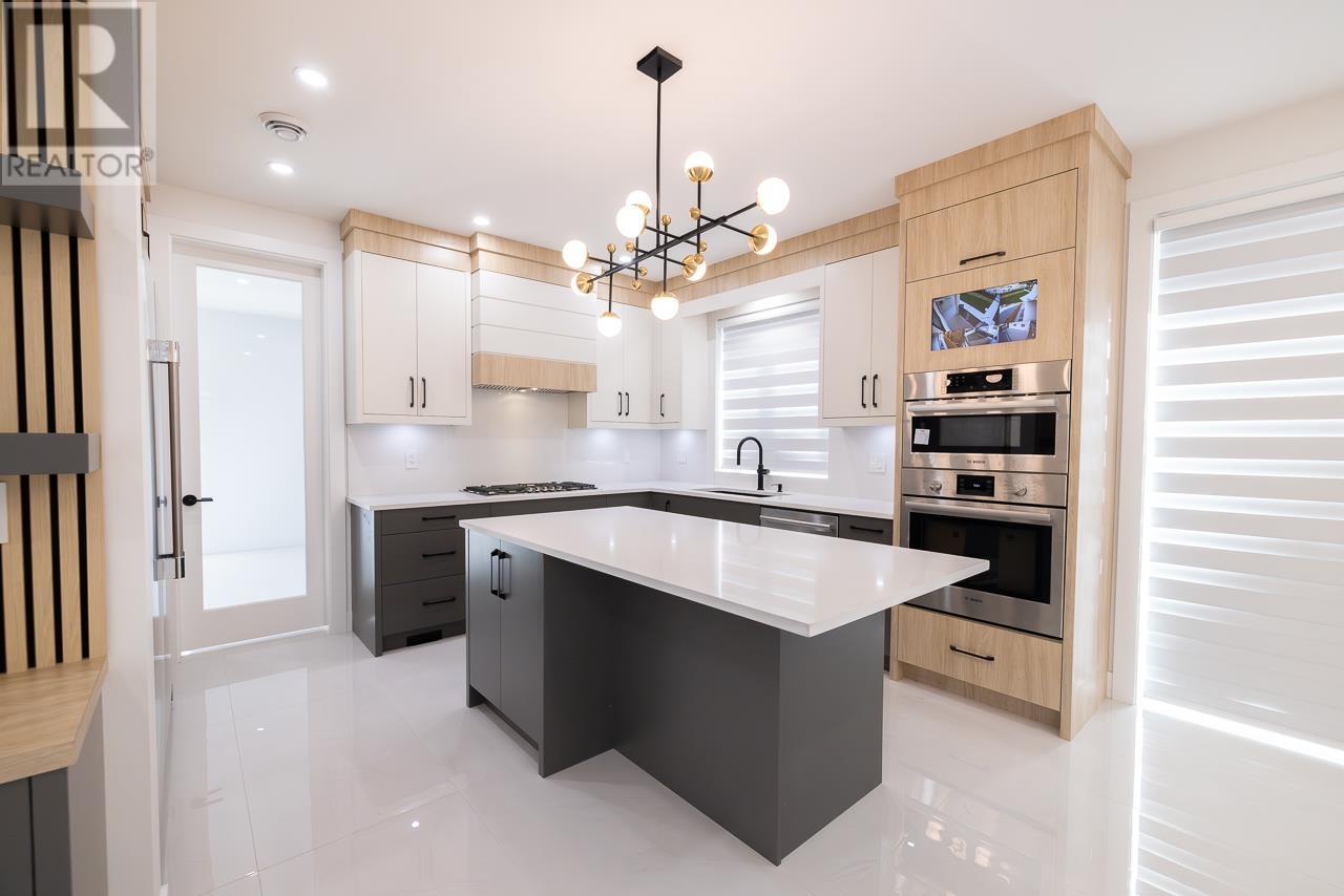 Listing Picture 14 of 38 : 7867 CANADA WAY, Burnaby / 本拿比 - 魯藝地產 Yvonne Lu Group - MLS Medallion Club Member
