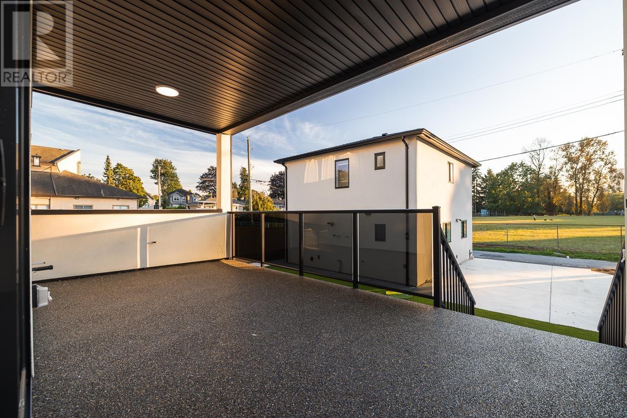 Listing Picture 8 of 38 : 7867 CANADA WAY, Burnaby / 本拿比 - 魯藝地產 Yvonne Lu Group - MLS Medallion Club Member