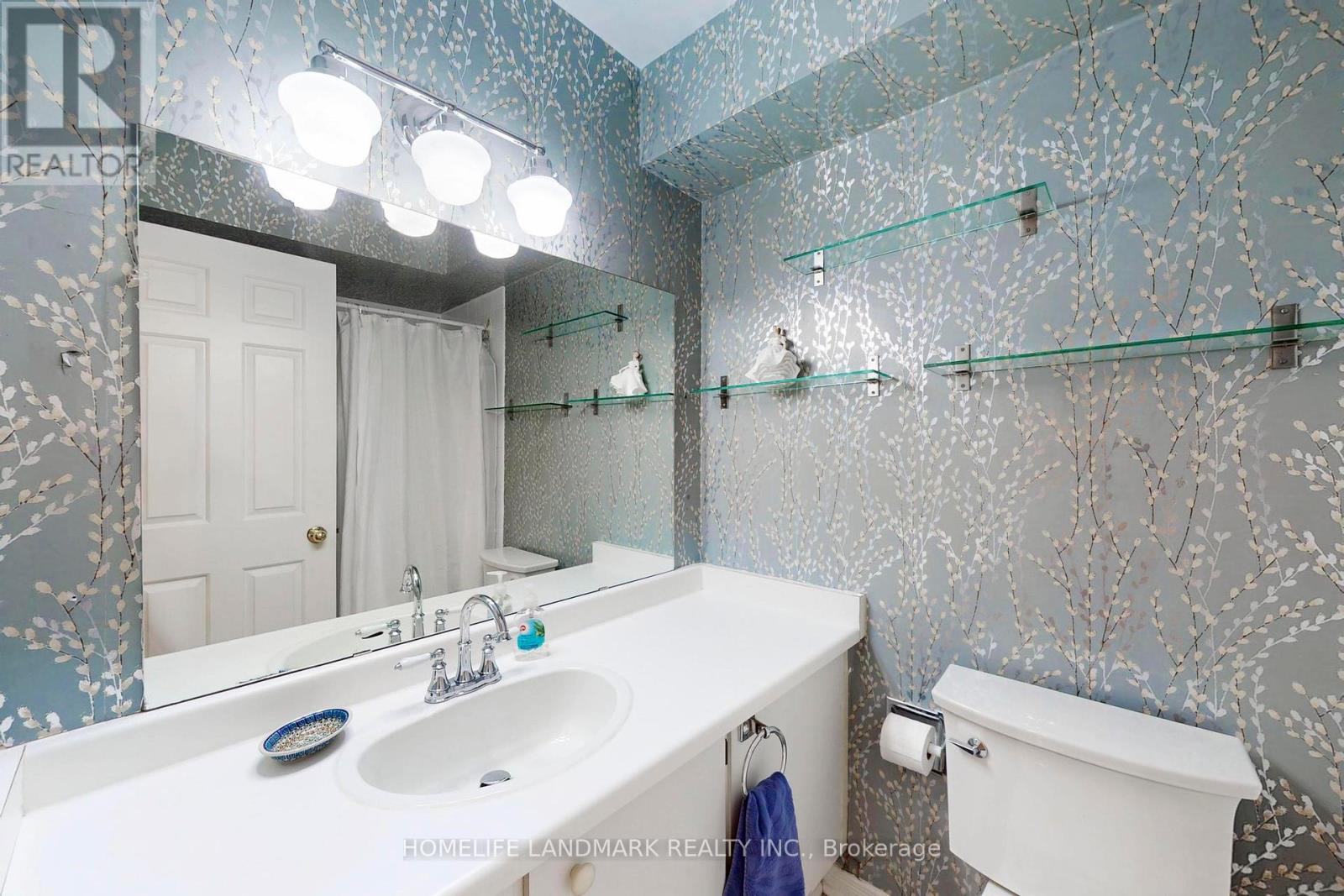 4 Longboat Avenue, Toronto, Ontario  M5A 4E1 - Photo 14 - C12129412