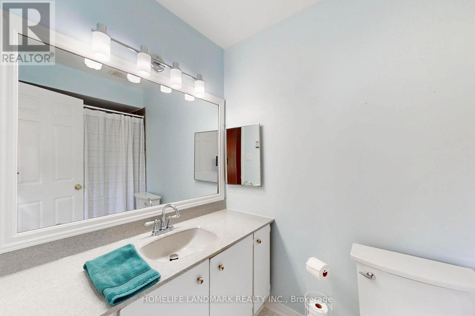 4 Longboat Avenue, Toronto, Ontario  M5A 4E1 - Photo 12 - C12129412