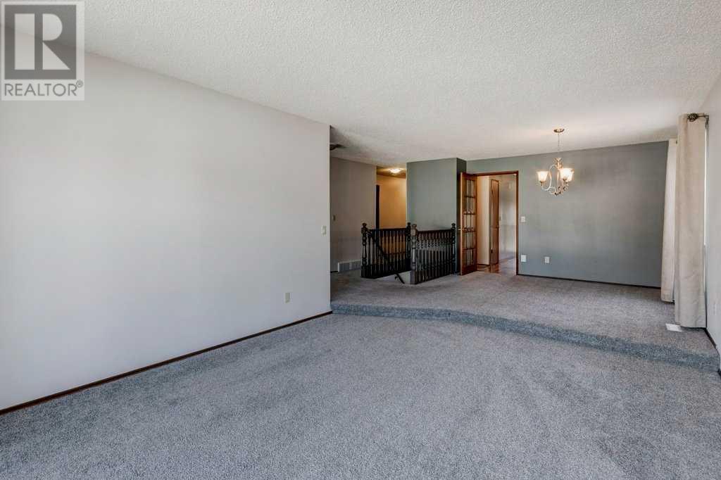 Property at 8 Edgeland Bay NW image 4