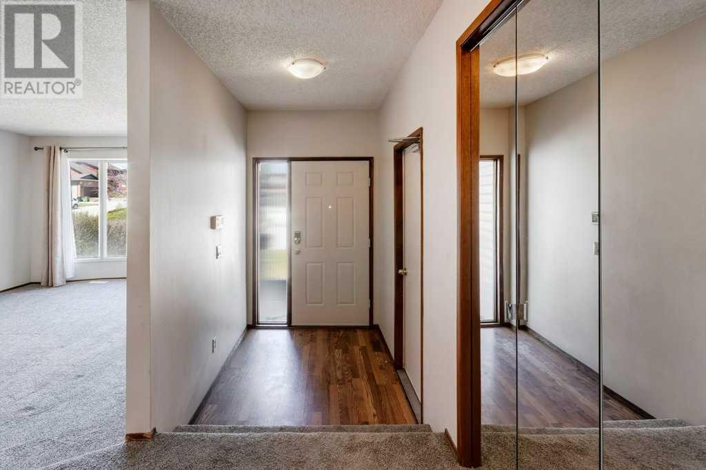 Property at 8 Edgeland Bay NW image 2