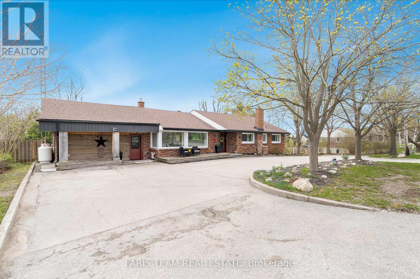 2447 Ridge Road W, Oro-Medonte, Ontario  L0L 2L0 - Photo 1 - S12132019