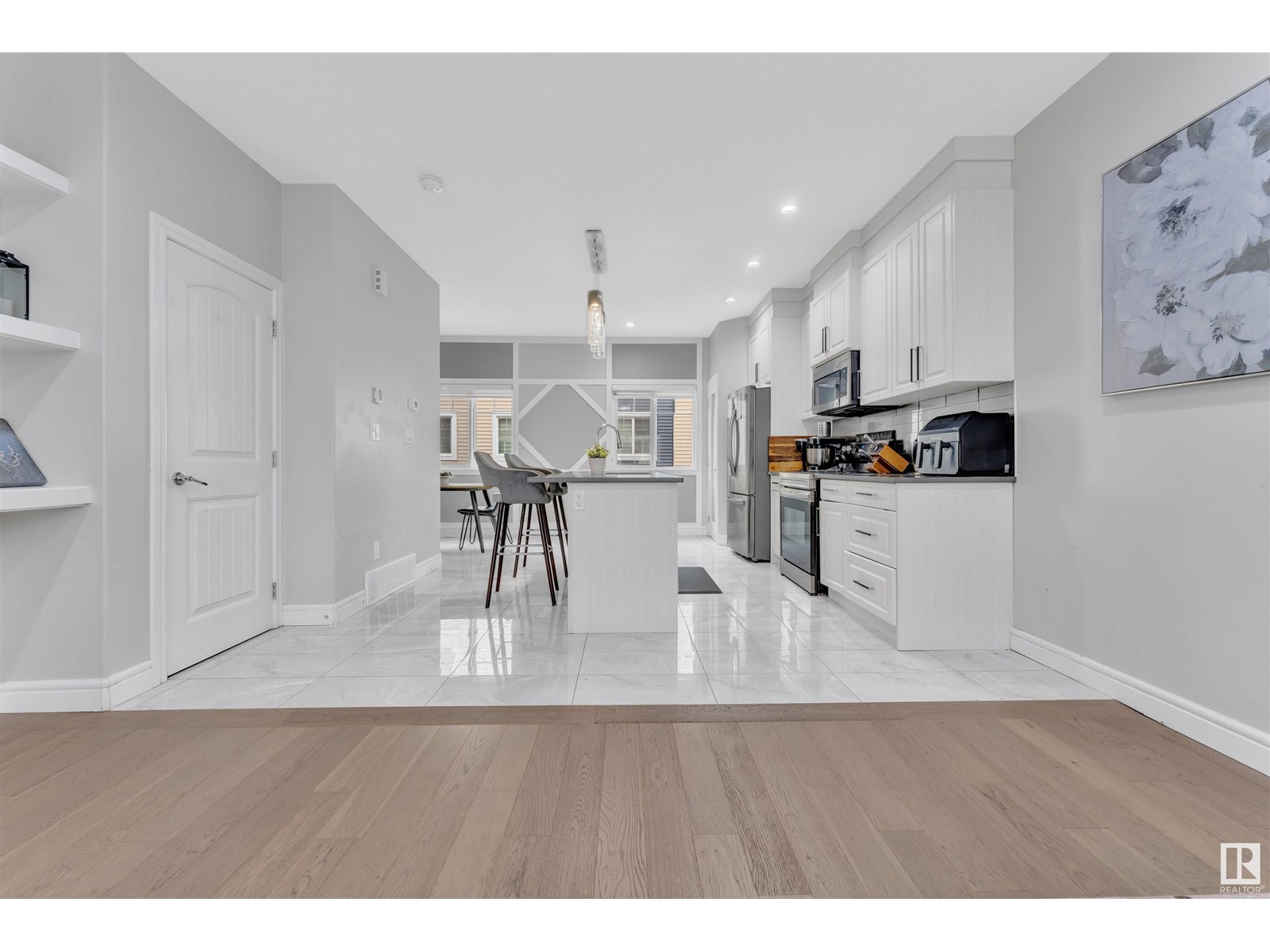 Property at #21 2803 14 AV NW image 2