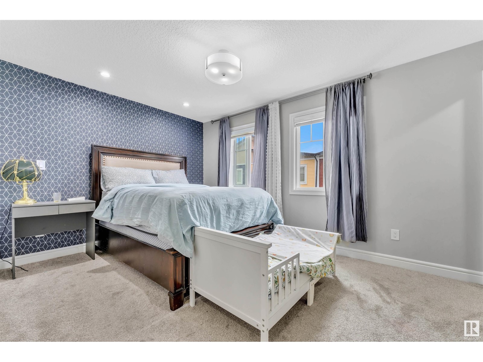 Property at #21 2803 14 AV NW image 4
