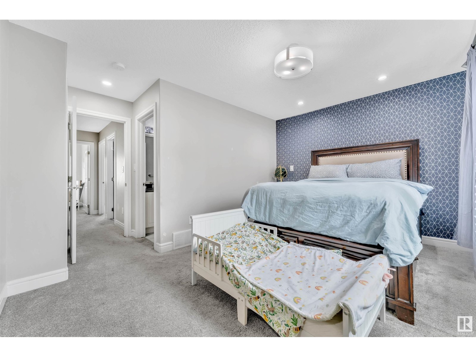 Property at #21 2803 14 AV NW image 5