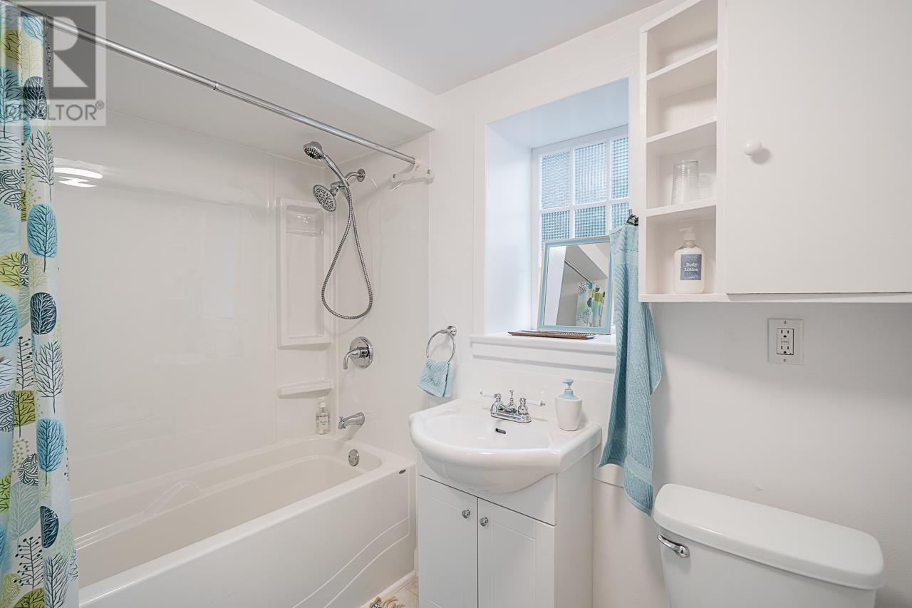 5634 Marine Drive, Burnaby, British Columbia  V5J 3G8 - Photo 13 - R2999896