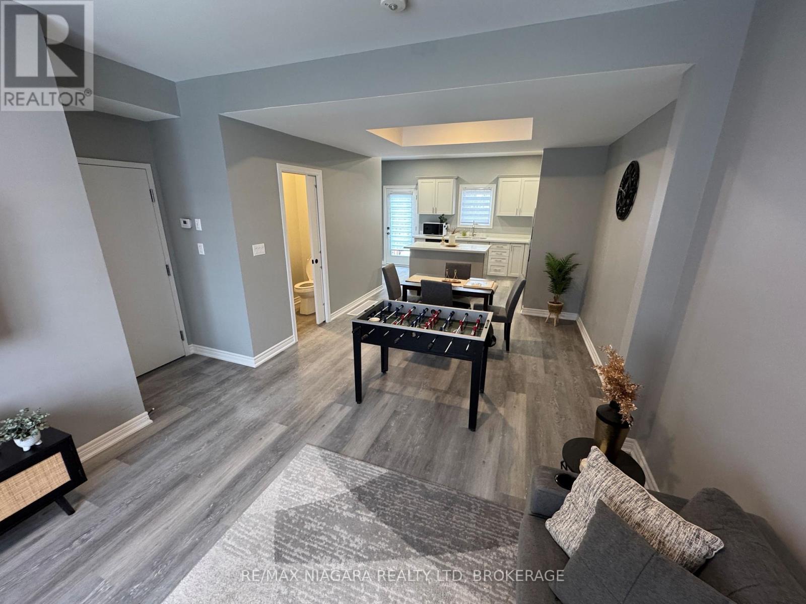3 Upper - 8196 Mcleod Road, Niagara Falls (Brown), Ontario  L2H 3N3 - Photo 3 - X12132039