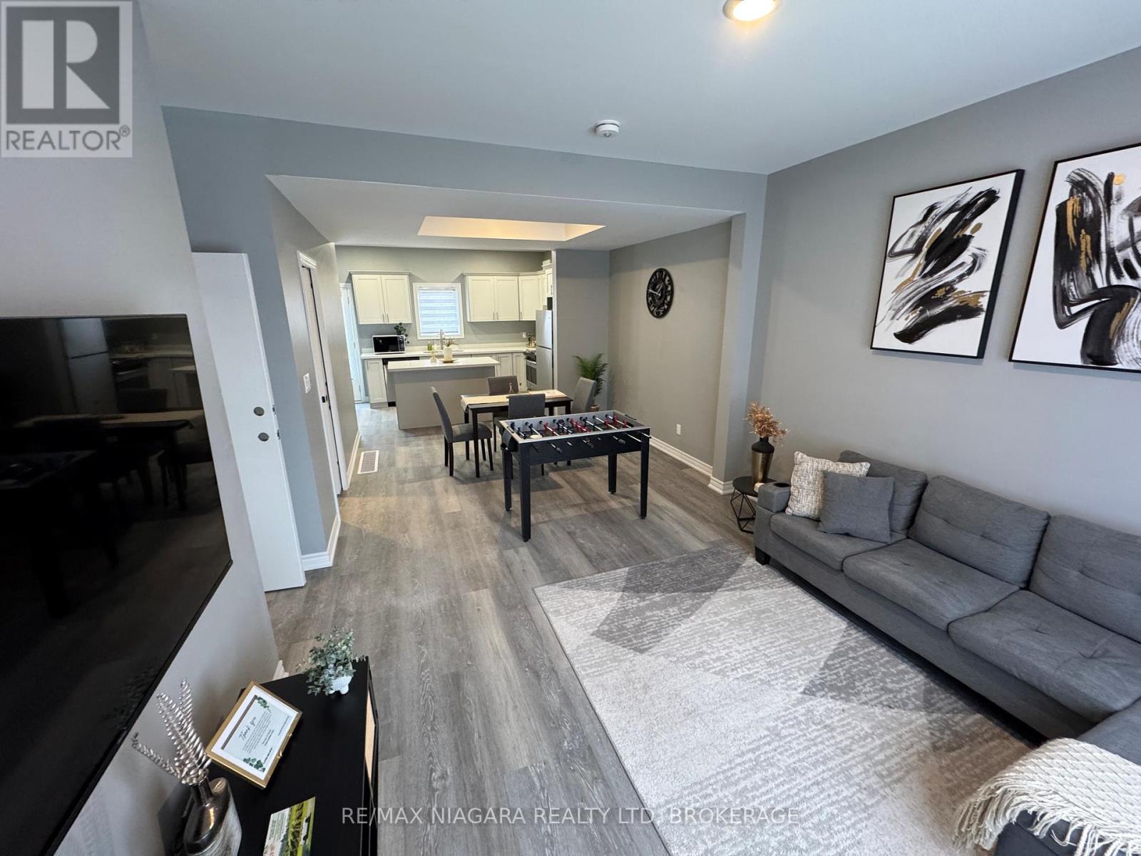 3 Upper - 8196 Mcleod Road, Niagara Falls (Brown), Ontario  L2H 3N3 - Photo 4 - X12132039