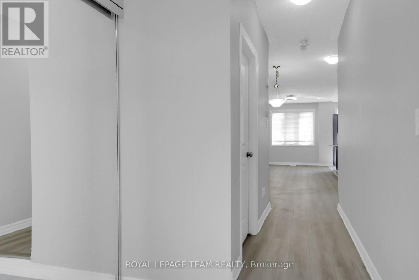 605 Lauraleaf Crescent, Ottawa, Ontario  K2J 6G7 - Photo 5 - X12116915