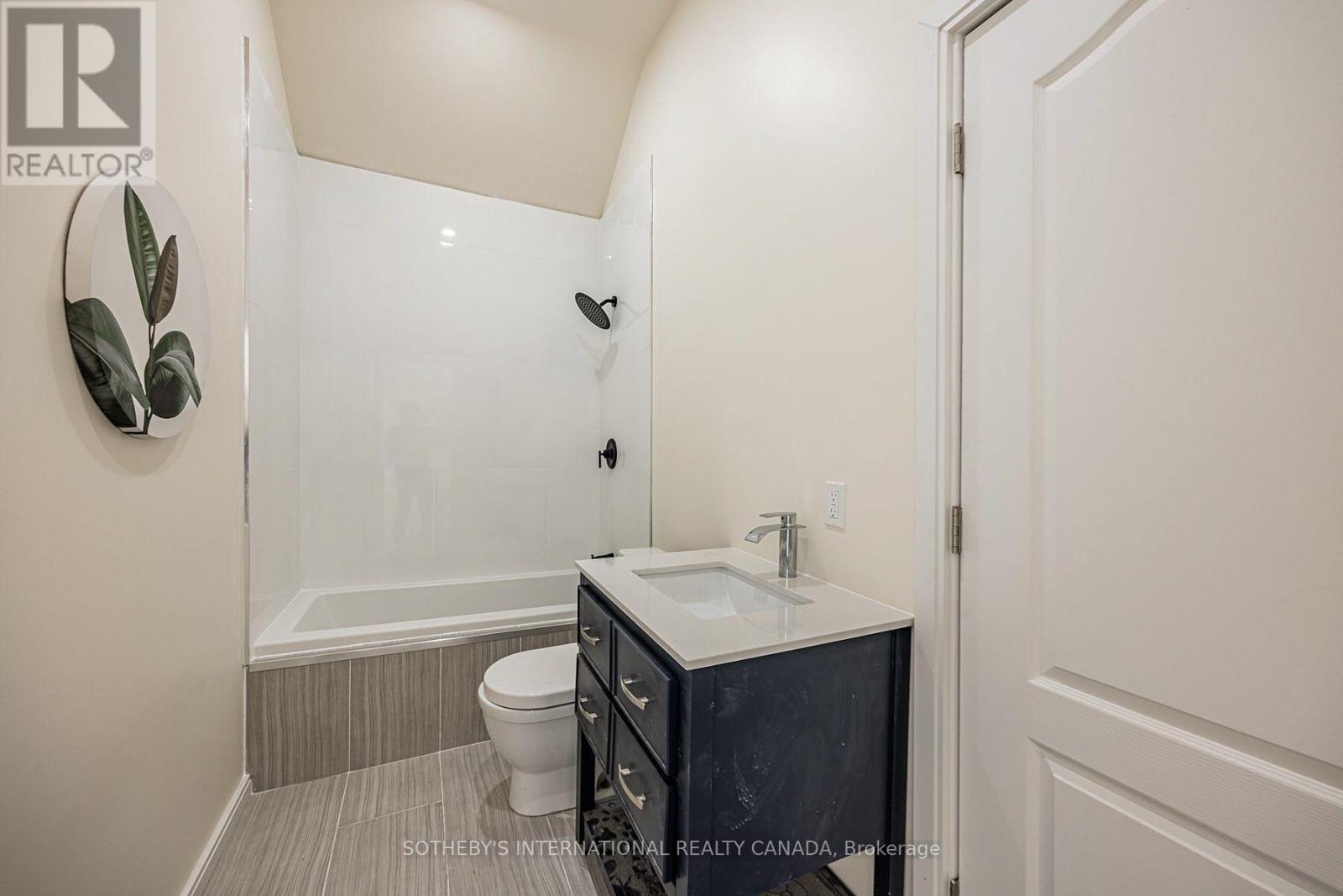 70 Dunraven Drive, Toronto, Ontario  M6M 1H2 - Photo 10 - W12131911
