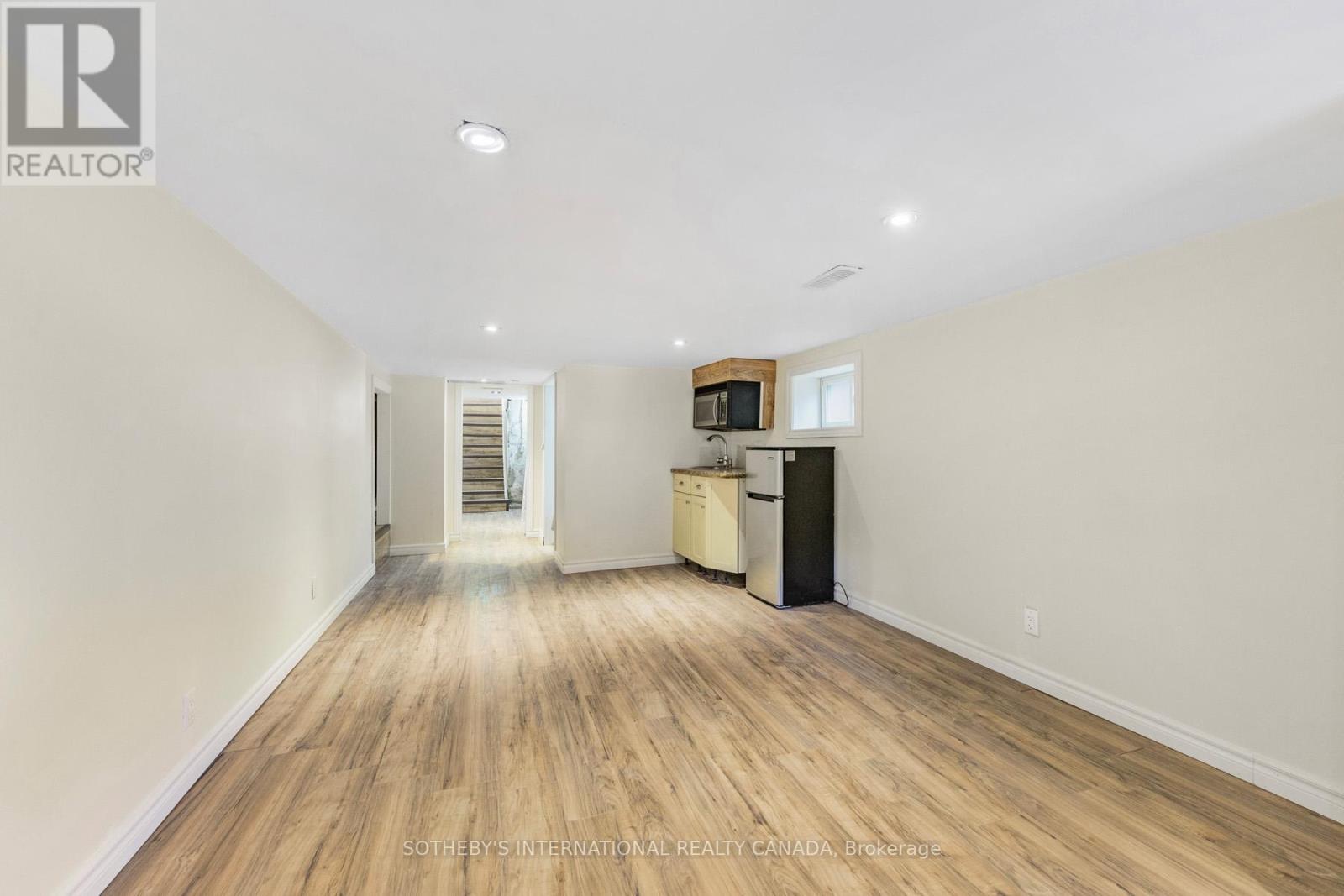 70 Dunraven Drive, Toronto, Ontario  M6M 1H2 - Photo 4 - W12131911