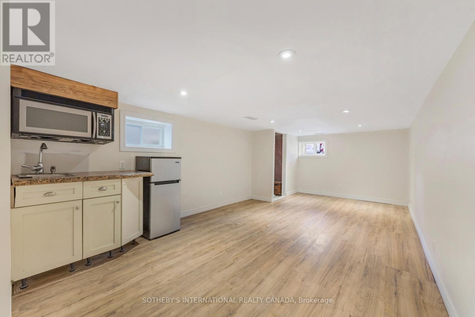70 Dunraven Drive, Toronto, Ontario  M6M 1H2 - Photo 5 - W12131911