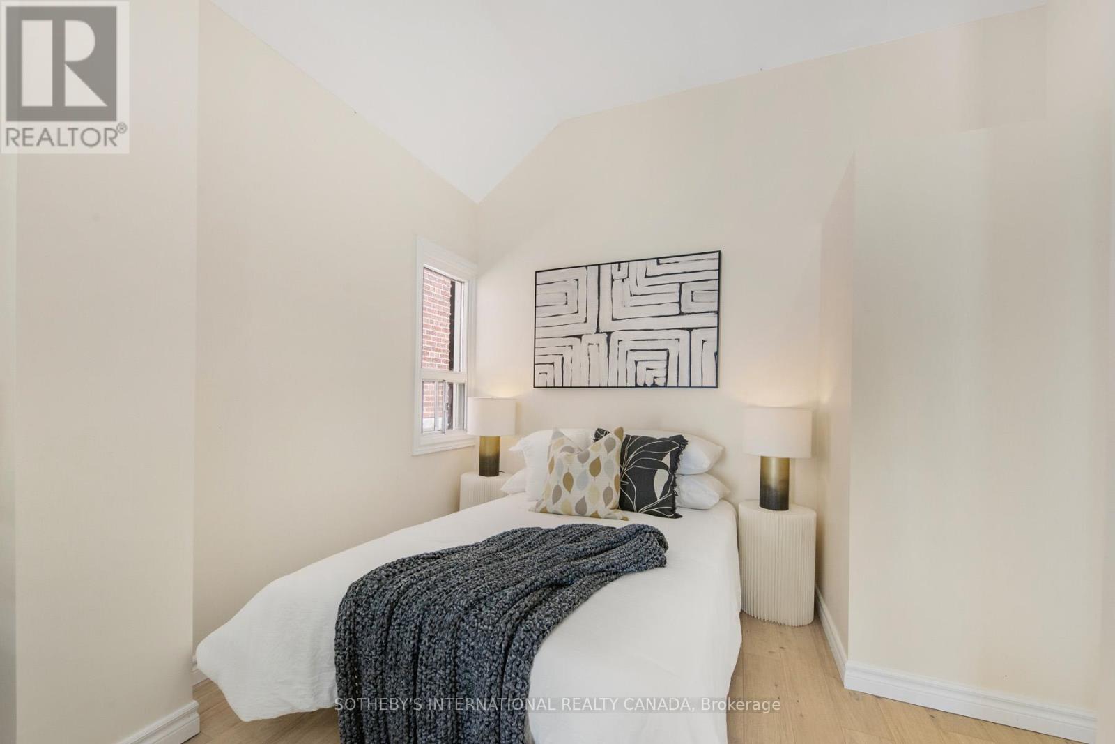 70 Dunraven Drive, Toronto, Ontario  M6M 1H2 - Photo 6 - W12131911