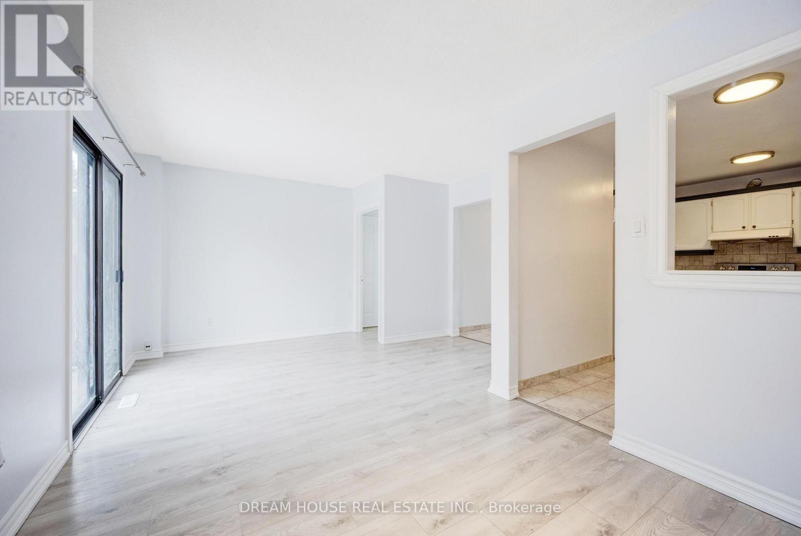 31 Wheatfield Road, Brampton, Ontario  L6X 2V4 - Photo 8 - W12131992