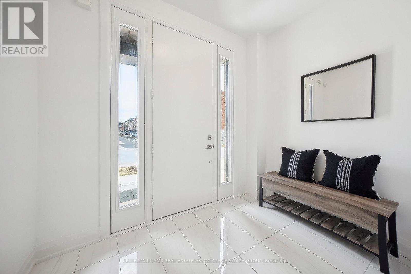 4014 Phoenix Way, Oakville, Ontario  L6H 3R1 - Photo 5 - W12132022