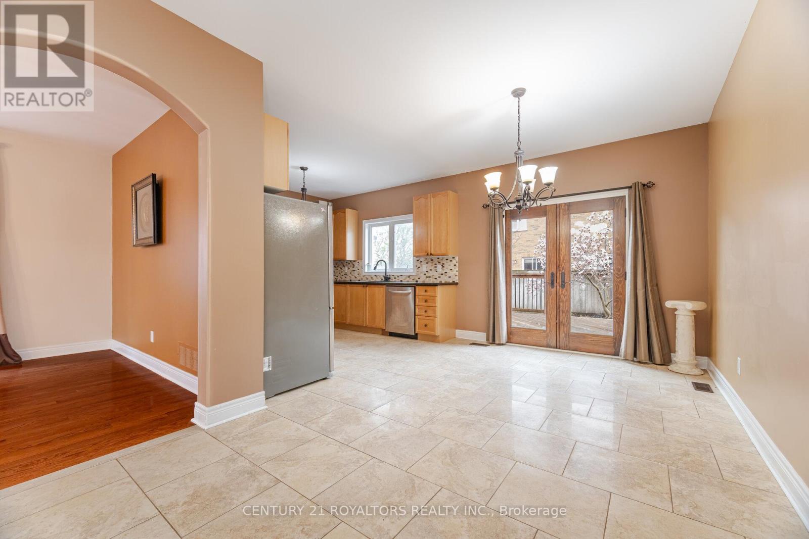 67 Saint Hubert Drive, Brampton, Ontario  L6P 1Y5 - Photo 9 - W12132025