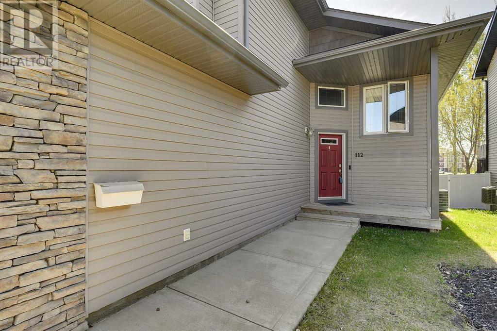 112 Vanson Close, Red Deer, Alberta  T4R 0G9 - Photo 3 - A2217108