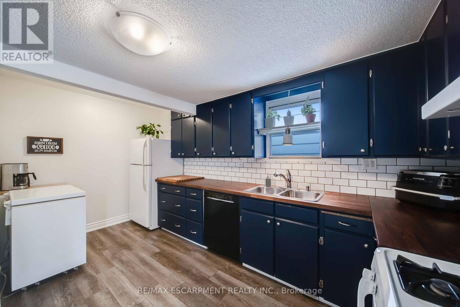 78 Lincoln Avenue, St. Catharines, Ontario  L2P 2C9 - Photo 17 - X12131912