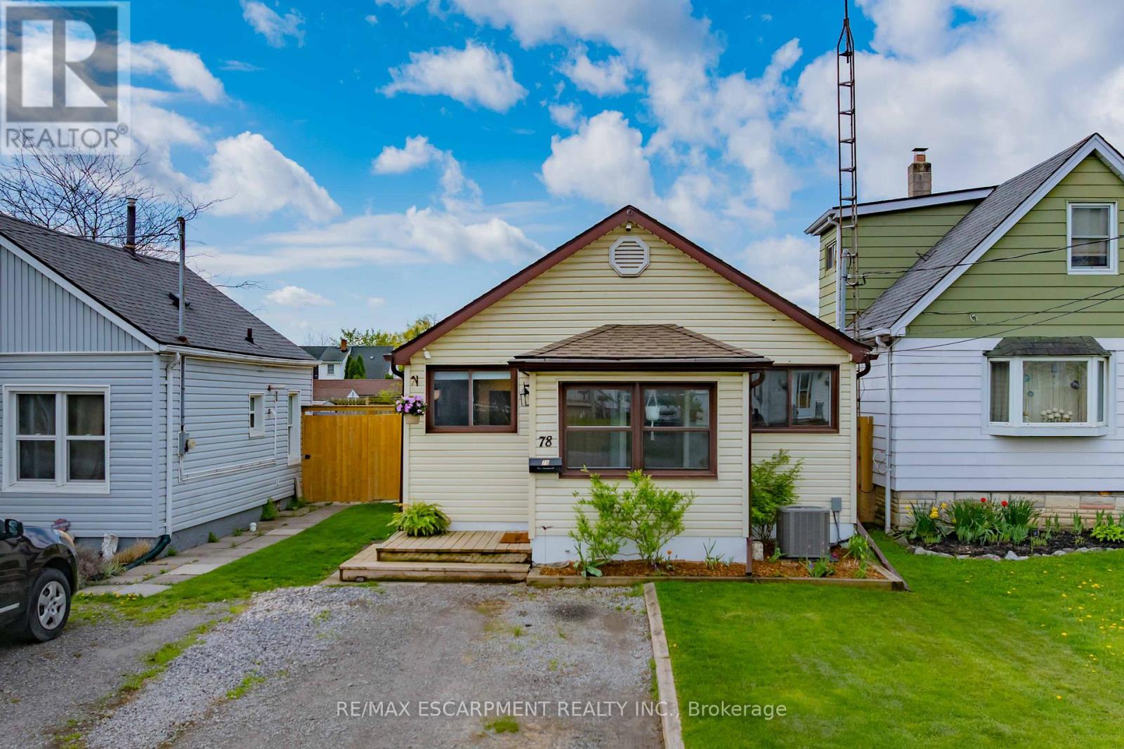 78 Lincoln Avenue, St. Catharines, Ontario  L2P 2C9 - Photo 3 - X12131912