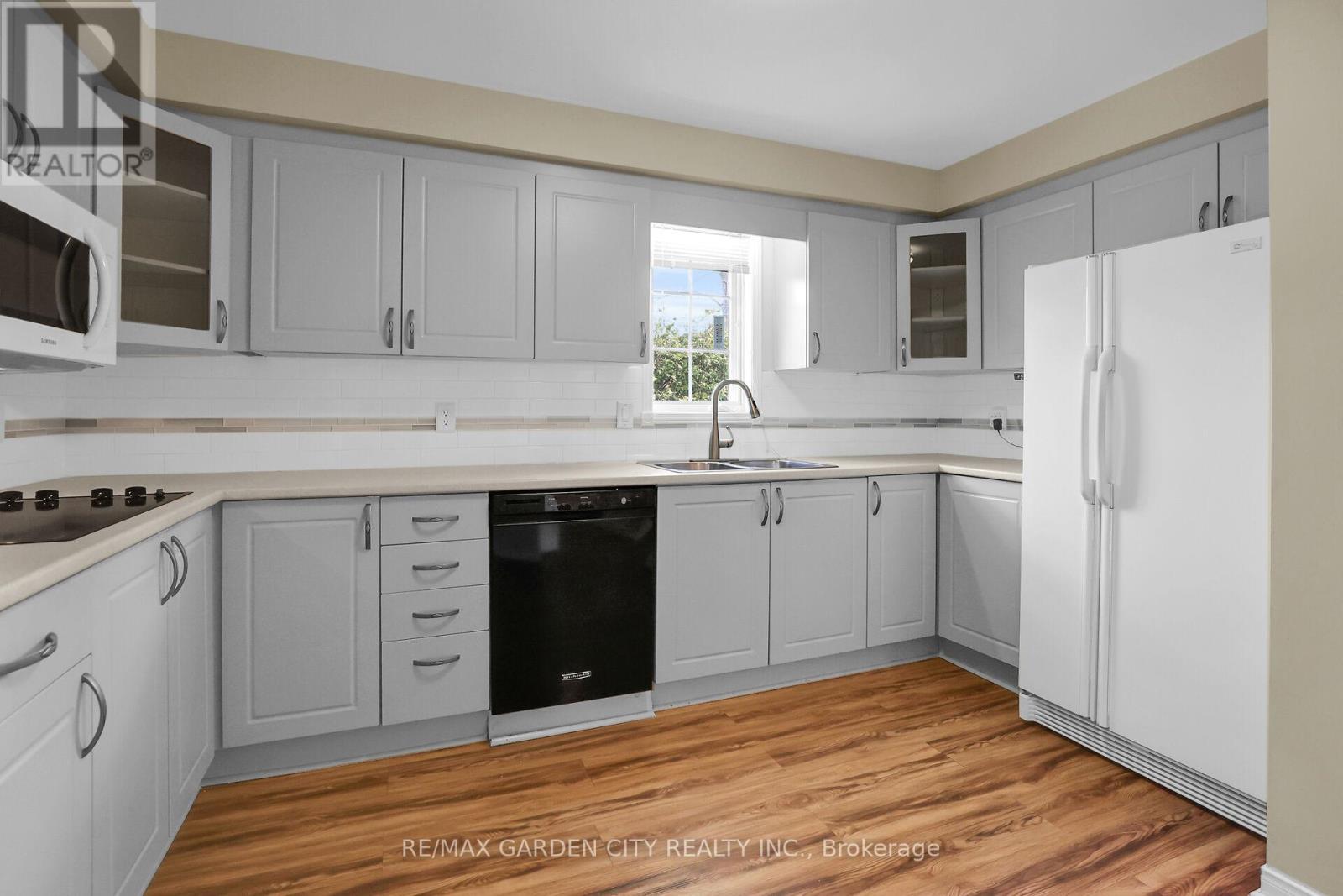 7 Village Drive, West Lincoln, Ontario  L0R 2A0 - Photo 4 - X12132009