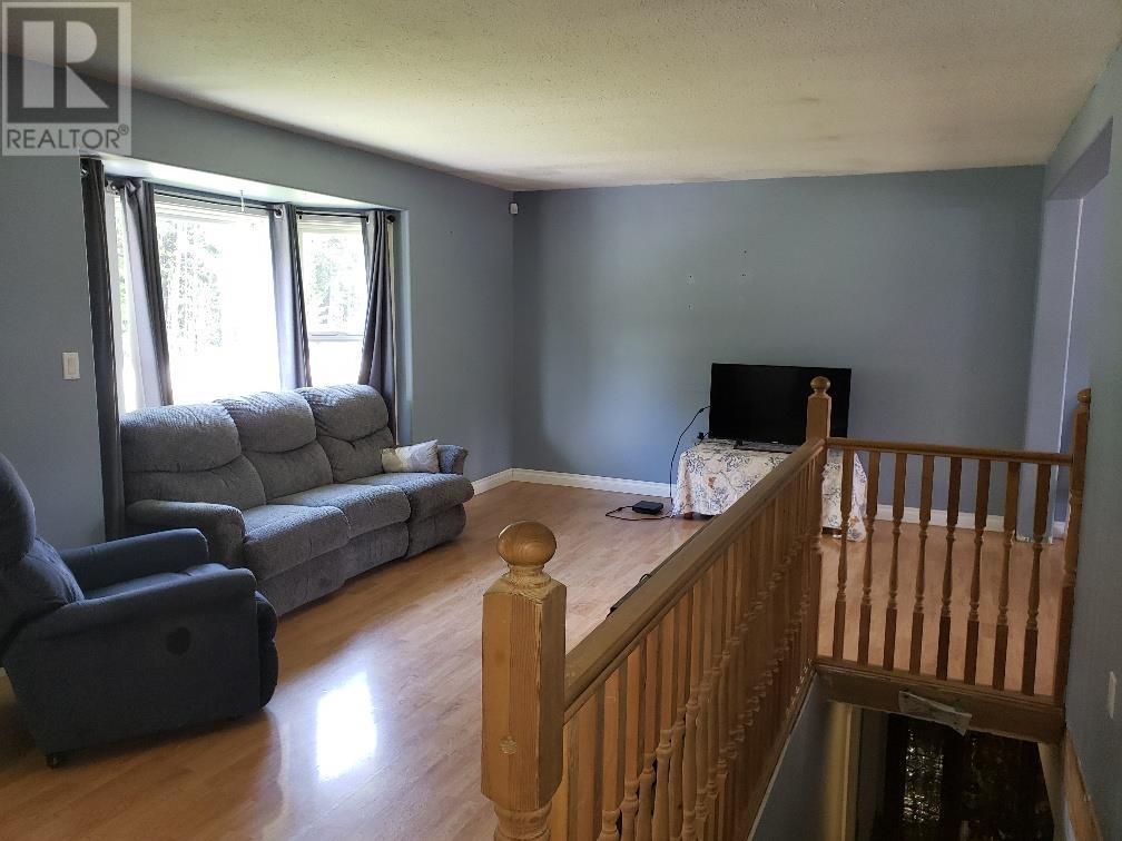 2847 THORNHILL STREET Terrace Photo 9