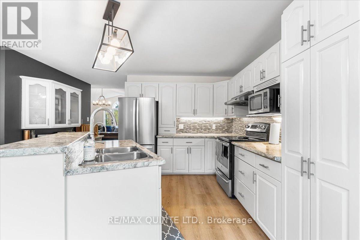 36 Williams Lane, Prince Edward County, Ontario  K0K 2T0 - Photo 12 - X12131051