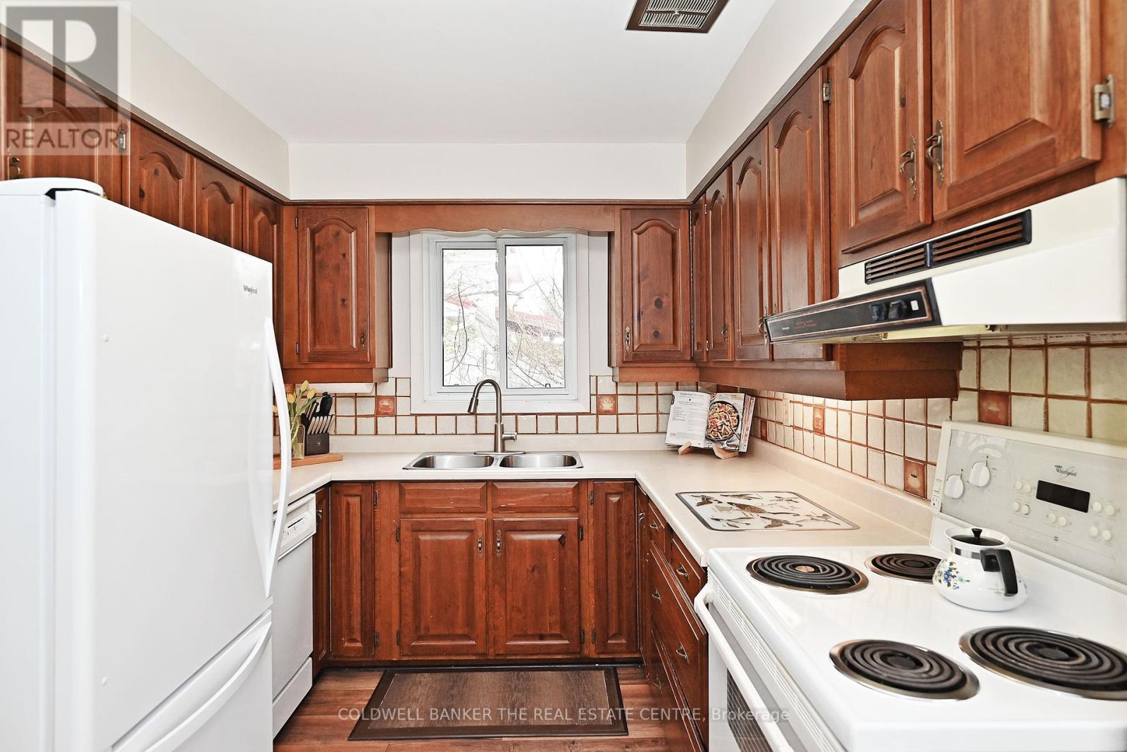 31 Sunrise Street, East Gwillimbury, Ontario  L9N 1H5 - Photo 13 - N12132046