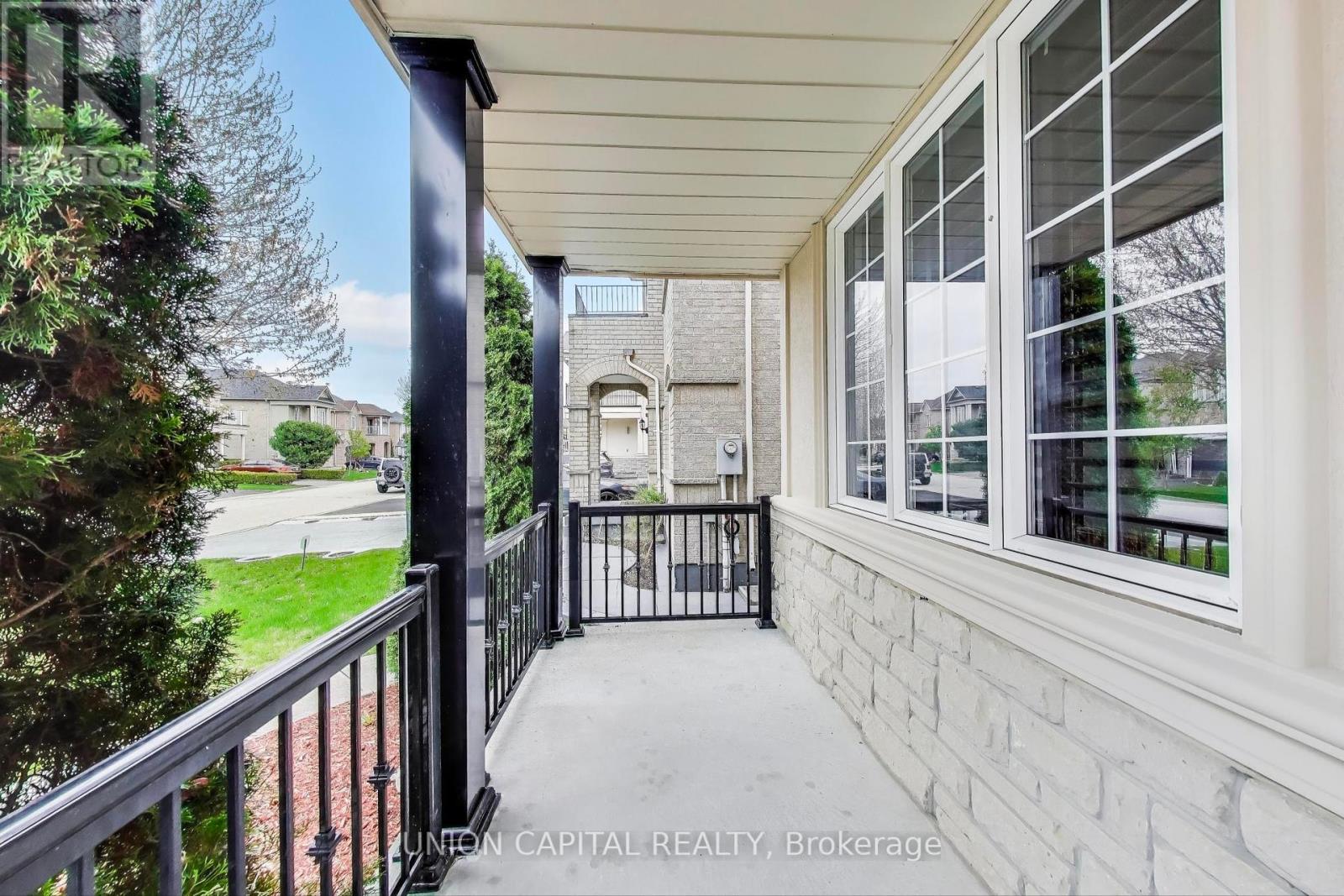 5 Robins Nest Drive, Vaughan, Ontario  L4H 3B1 - Photo 2 - N12132054