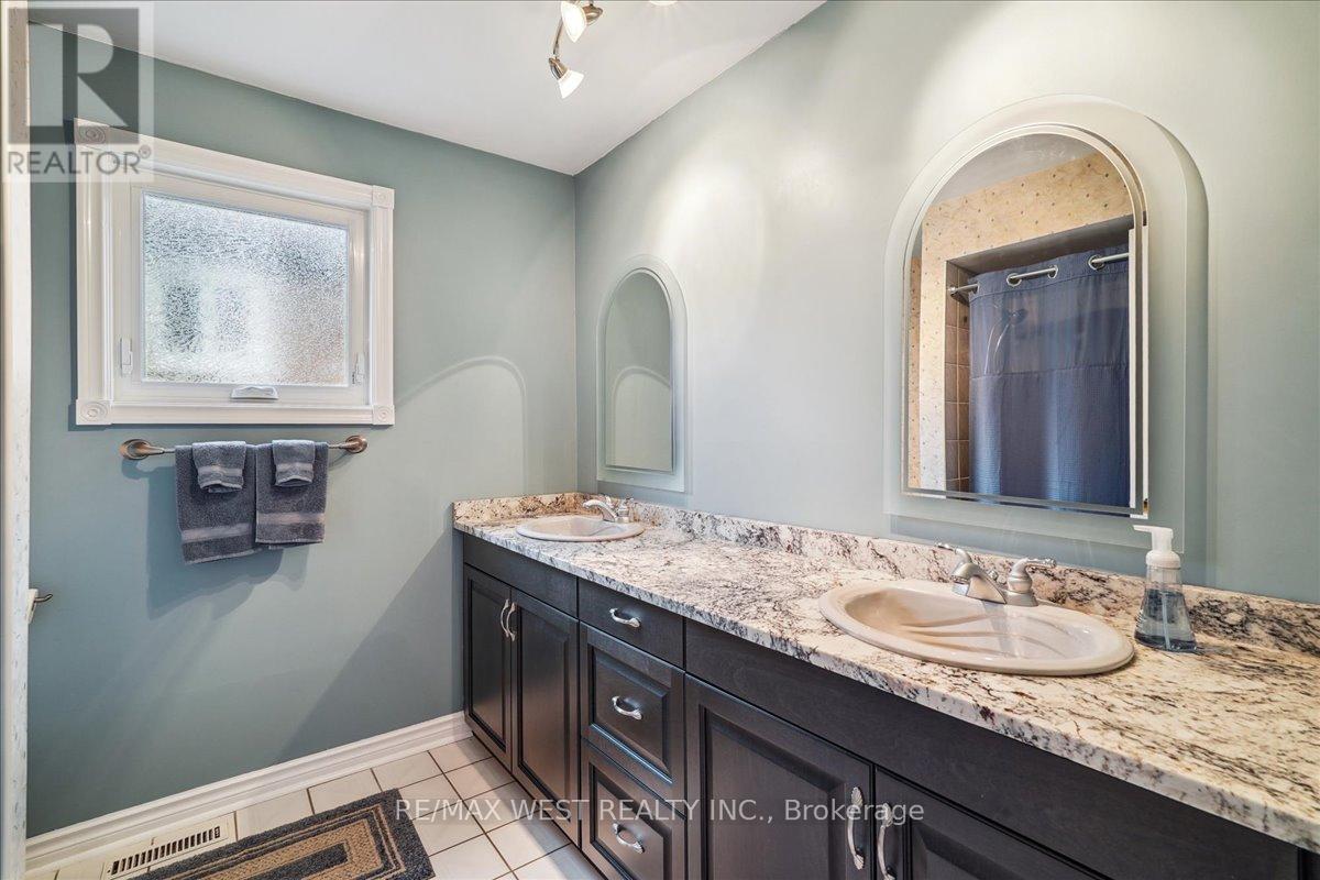 32 Delancey Crescent, Markham, Ontario  L3P 7E2 - Photo 12 - N12130988