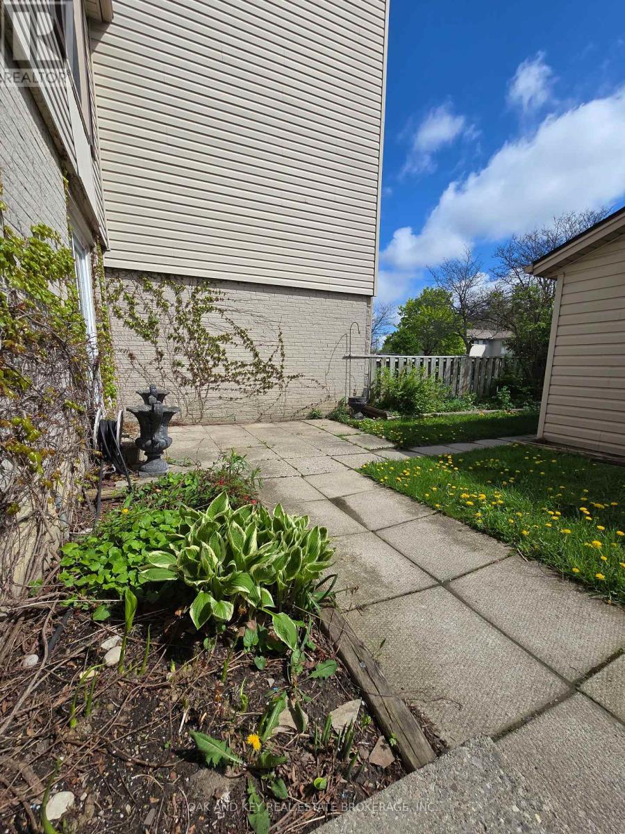 895 Dalhousie Drive, London South (South M), Ontario  N6K 1M8 - Photo 11 - X12095062