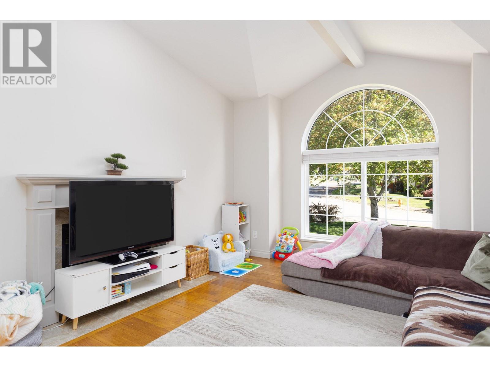Property at 168 Portview Court image 3