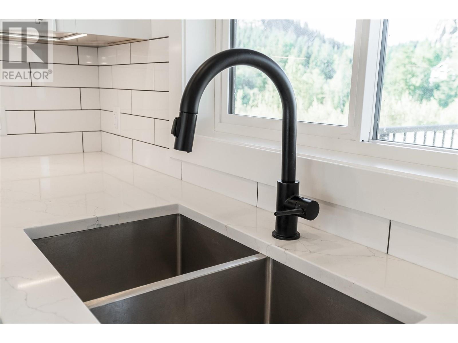 Property at 3929 Grandview Drive image 3